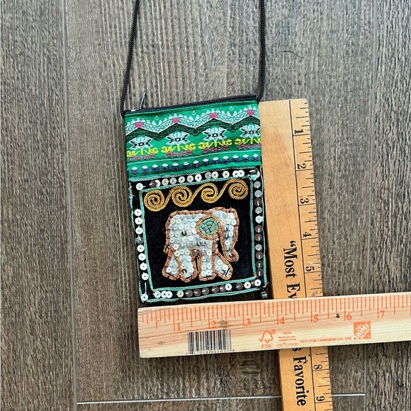 Embroidered Elephant Design Crossbody Bag - Picture 5 of 8